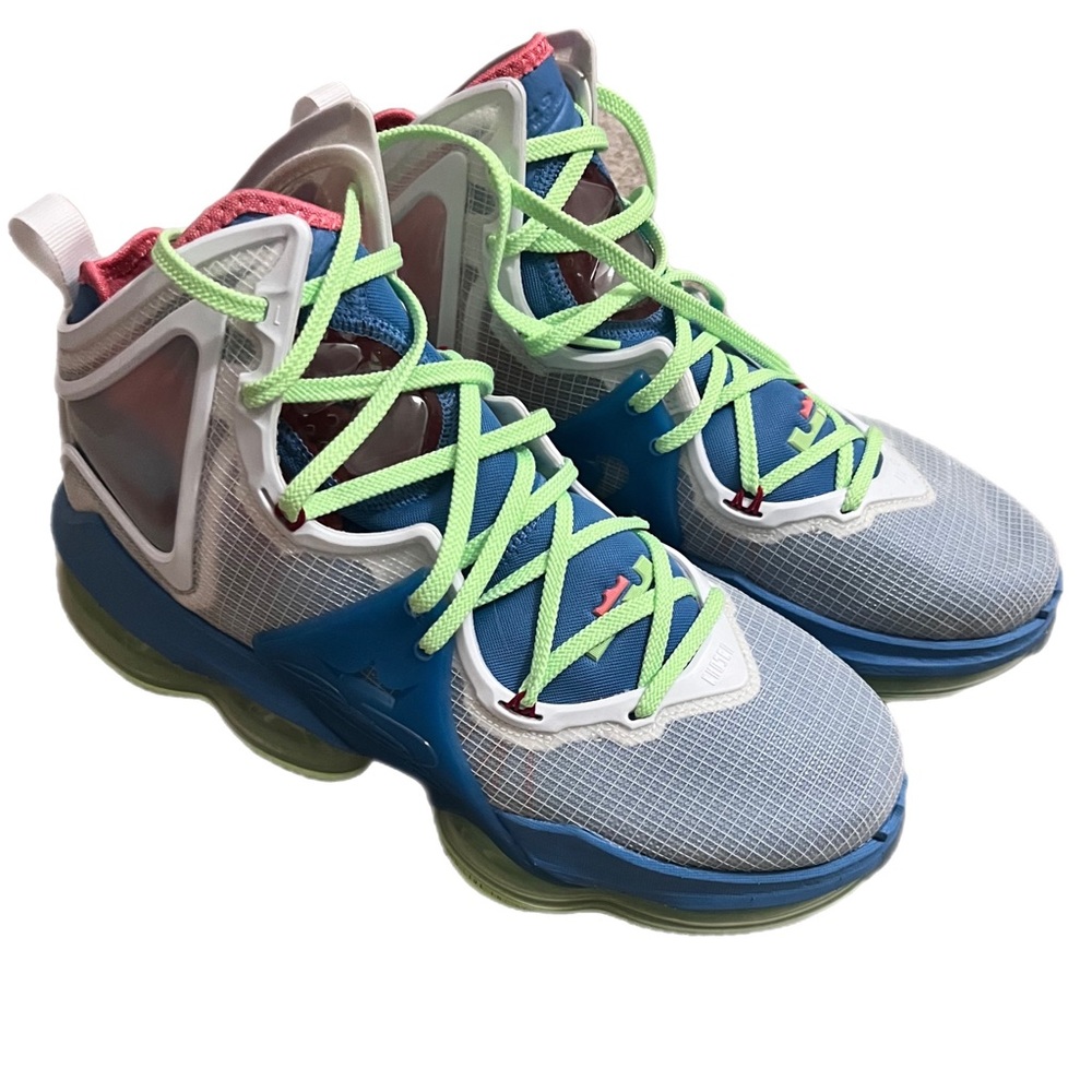 Nike Lebron sz 11 like new